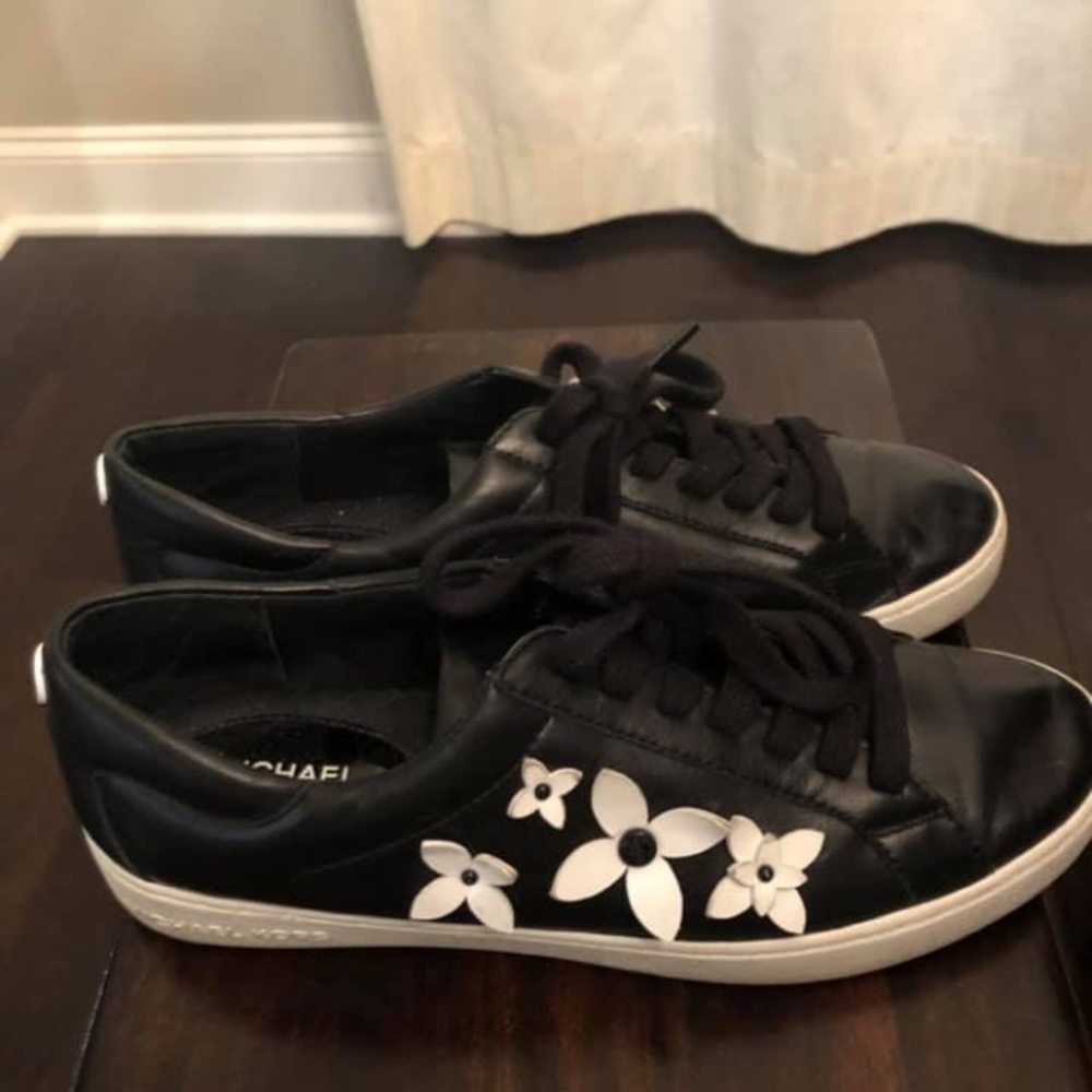 Michael Kors Lola Sneaker, Size 9